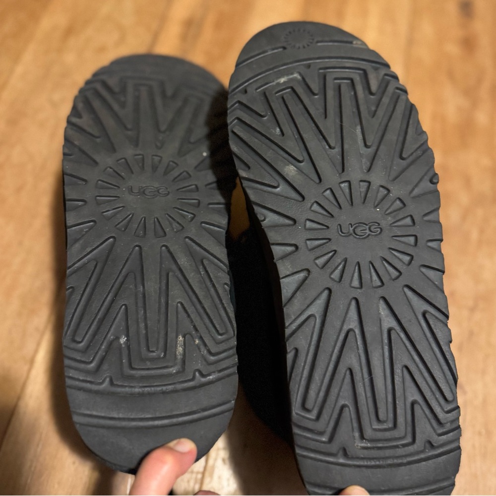 Men’s UGG boots size 11. - Picture 6 of 6